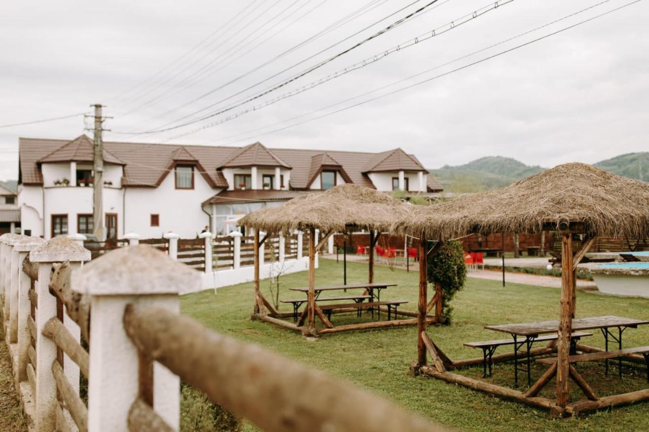 Casa Tomsa Bed & Breakfast Rozavlea Luaran gambar