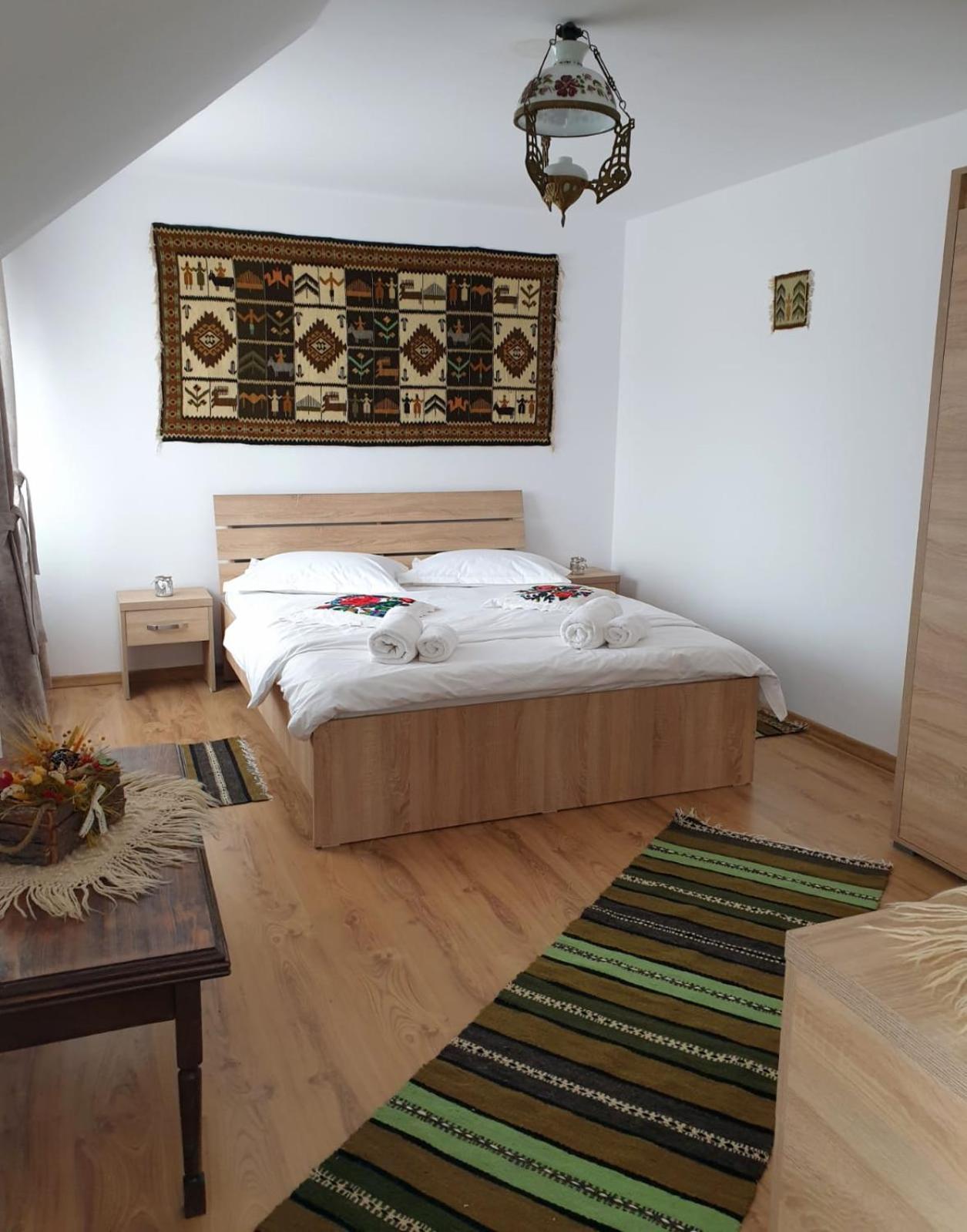 Casa Tomsa Bed & Breakfast Rozavlea Bilik gambar